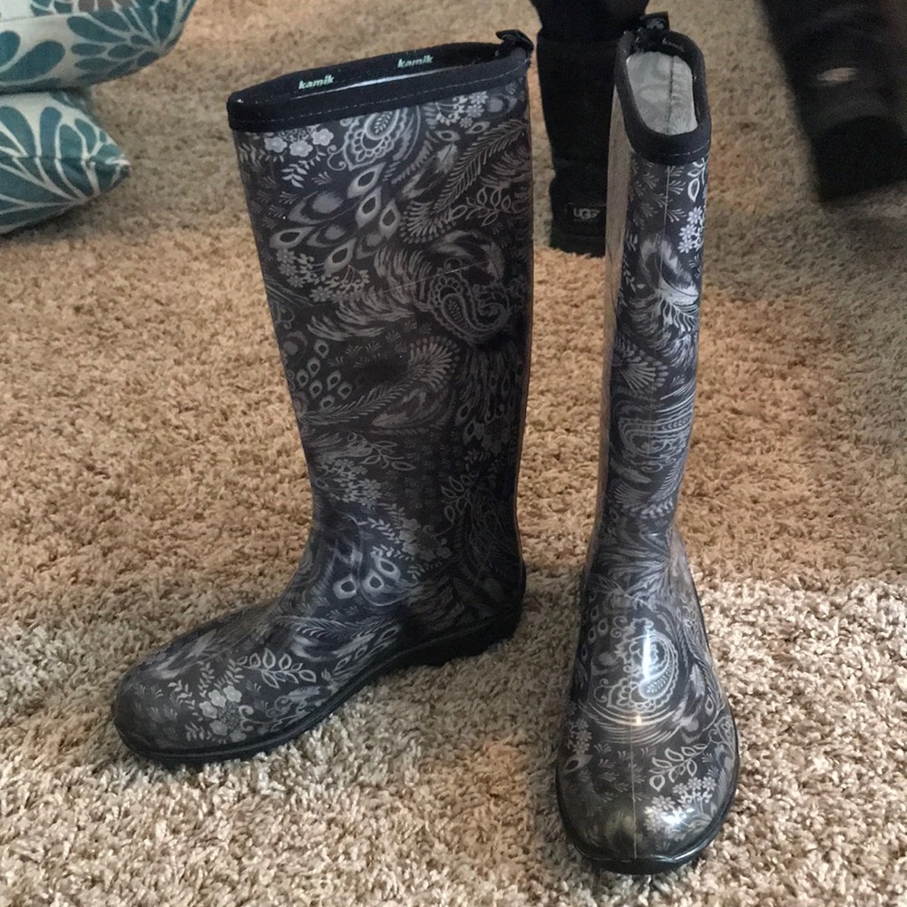 Black and white rain boots size 8